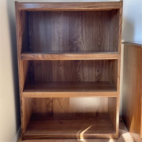 Bookcase with Slightly Adjustable Shelves