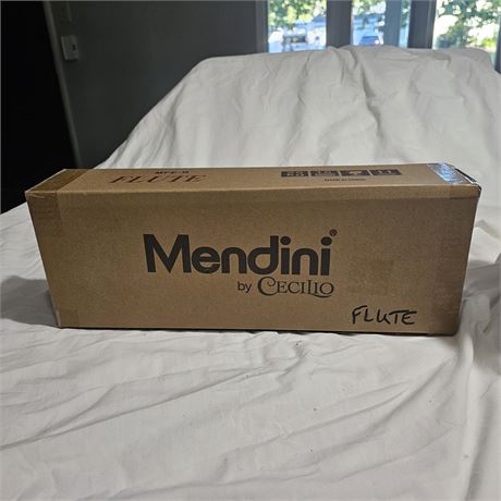 Mendini by Cecilio flute. new in box