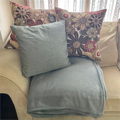 Coordinating Decorative Pillow with Super Soft Blanket