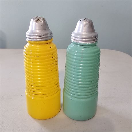 McKee Glass Ribbed Green/Yellow Fired on S&P Shakers