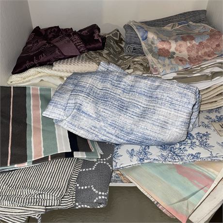 Patterned Table Linen Lot with Fabric Tablecloths, Placemats and Napkins