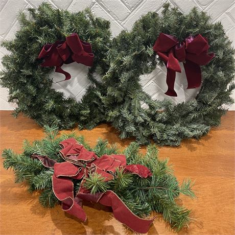 Pair of 22 1/2" Wreaths with Swag