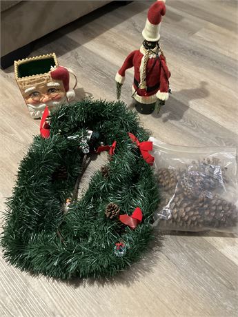 Assorted holiday decor (4 items)