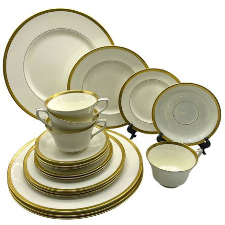 1963 Royal Worcester Coventry 20 pc - Service for 4 - Includes 10 5/8” dinner pl