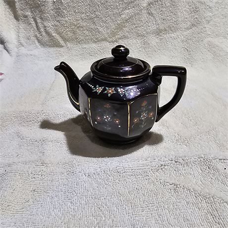 Moriage teapot.