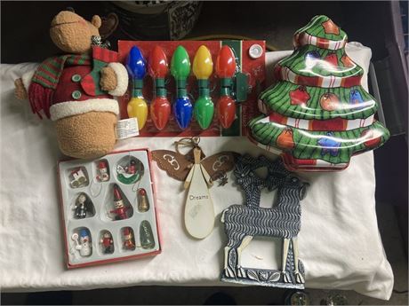 Miscellaneous Christmas decorations (6)