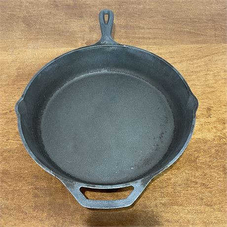 LODGE Brand Vtg. Cast Iron Skillet Frying Pan 10SK 12”