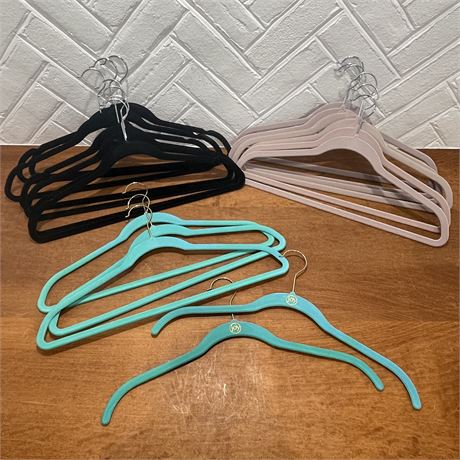 Bundle O' Vtg Velvet Non-Slip Clothes Hangers