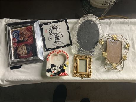 Assortment of frames (6)