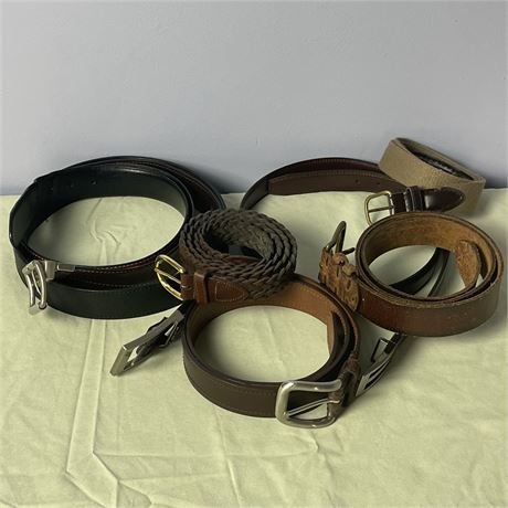 Grouping of Levis & Unbranded Mens Belts