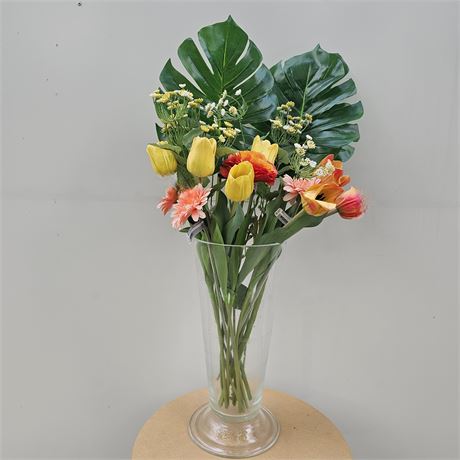 Large glass vase filled with flowers Lot 3