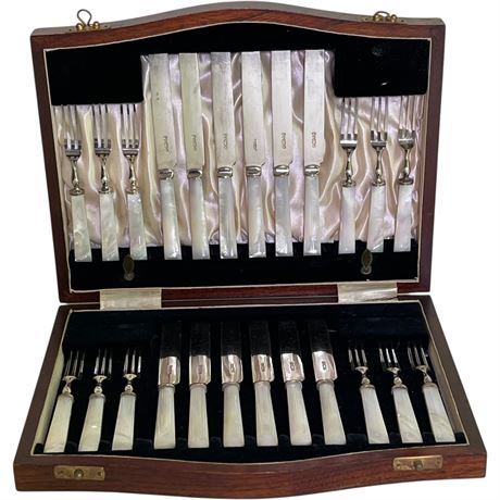 Mappin & Webb Silver Plated Mother-of-Pearl Handled Cutlery Set in Case
