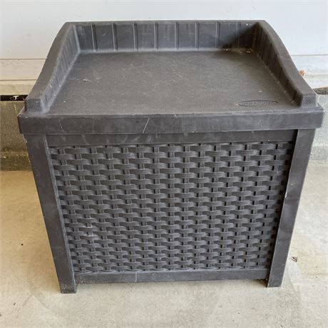 Small Suncast Outdoor Resin Wicker Storage Seat