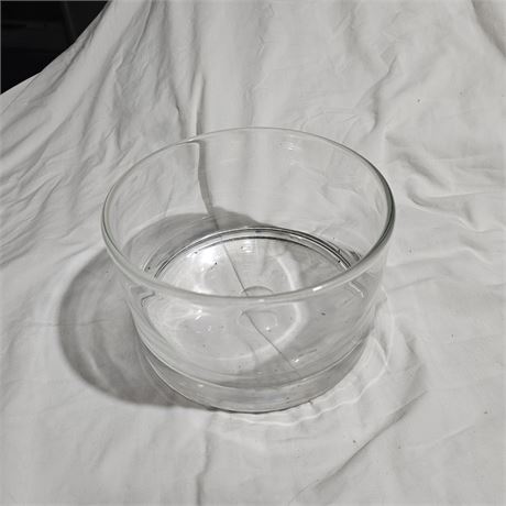 Clear glass bowl,