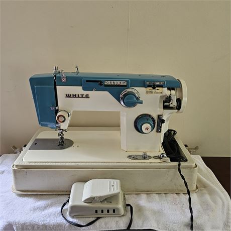 White Brand Vintage Sewing Machine in Case