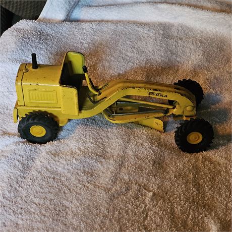Tonka Steel Classics Road Grader, a toy vehicle