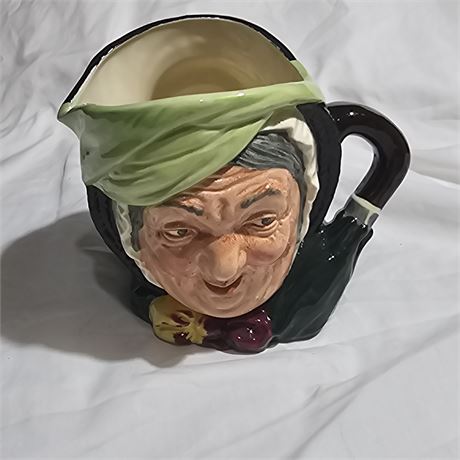 Royal Doulton "The Red Queen" D6777 character jug.