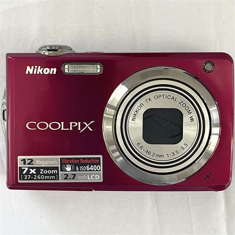 Nikon Coolpix S630 Digital Camera with Case