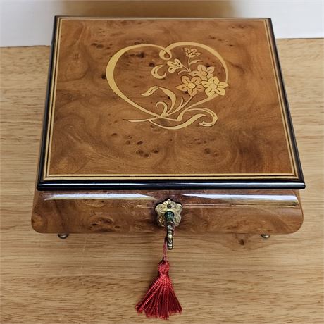 Reuge Footed Music Box w/Inlaid Wood Heart & Flowers Pattern~Plays "Masquerade"