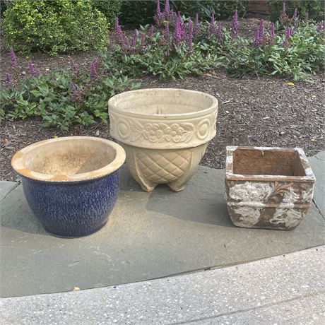 3 Terracotta Pots