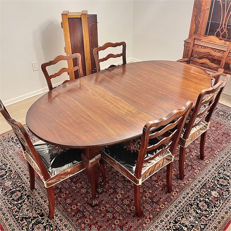 Vtg Old Towne Dining Table w/ 4 Leaves & 6 Needlepoint Ladder Back Chairs