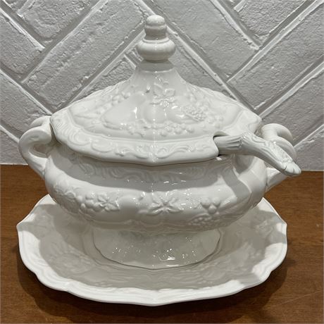 Vintage Covered Tureen w/ Ladle & Underplate made in Italy