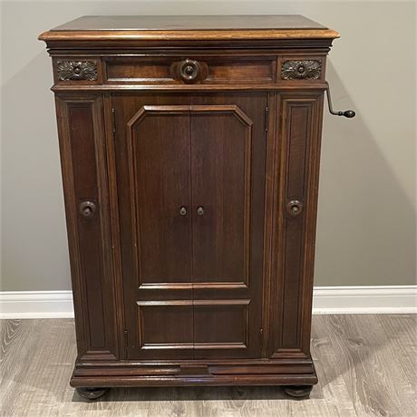 Victrola Acoustic Phonograph Credenza VV 8-30 61717 w/ Paperwork