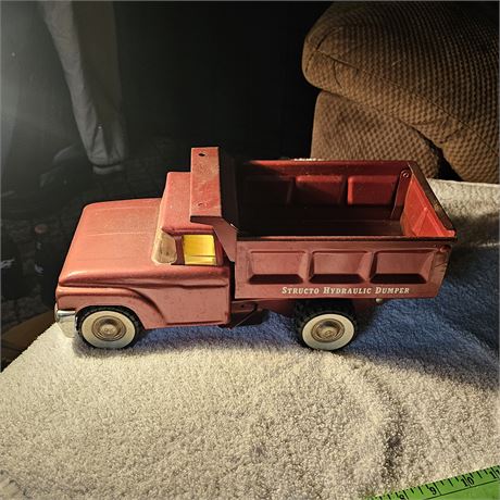 Structo Hydraulic Dumper toy truck from the 1960s.