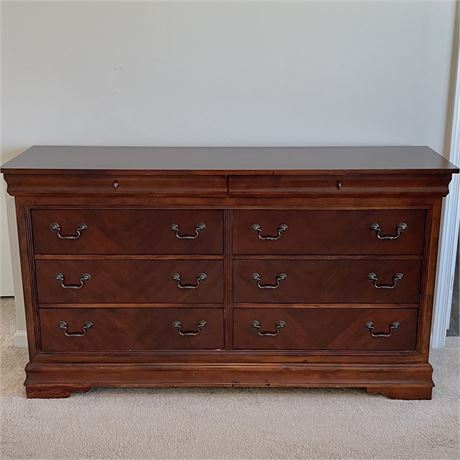 Vtg Klaussner Solid Wood 8-Drawer Dresser