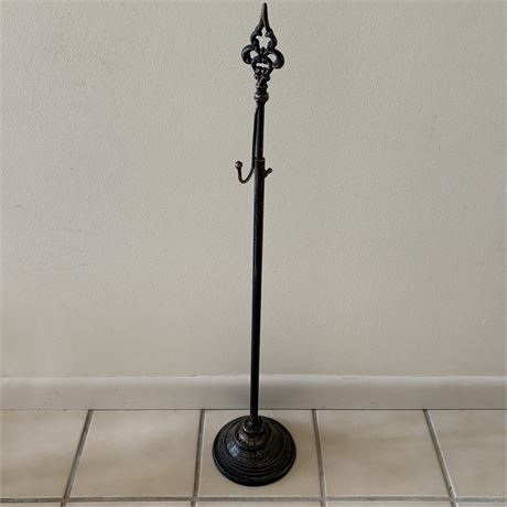 Freestanding Iron Wreath Stand
