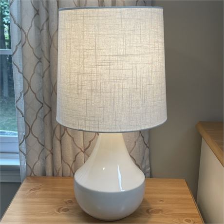 Nice Ivory/Off-white Ceramic 3-way Table Lamp