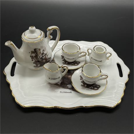 M.J. Hummel Miniature Tea Set by Reutter Porzellen