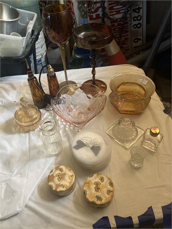 Array of glass decor (14 items)