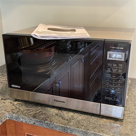 Panasonic Inverter the Genuis 1200W NN-SN67HS Microwave