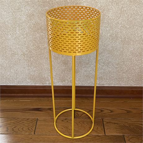 Metal Filigree Plant Stand