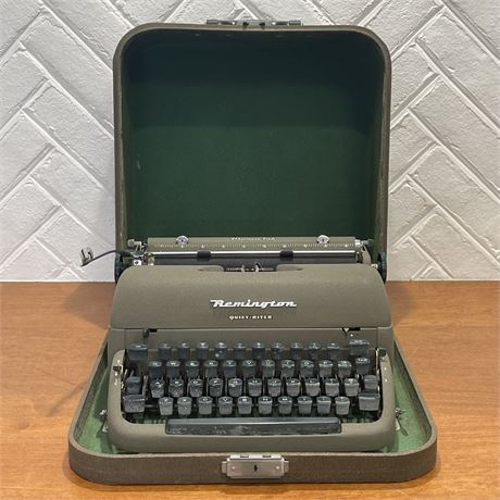 Vtg Remington Quite-Riter Manual Typewriter in Carry Case