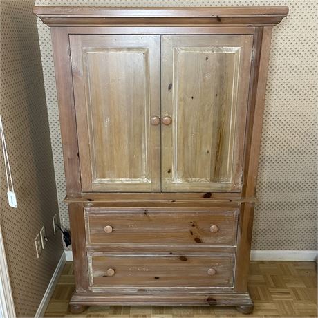 Broyhill Solid Wood 4-Door Armoire with 2 Drawers