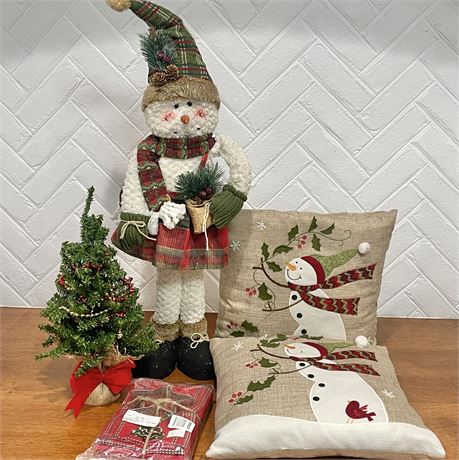 Burlap and Plaid Rustic Christmas Decor