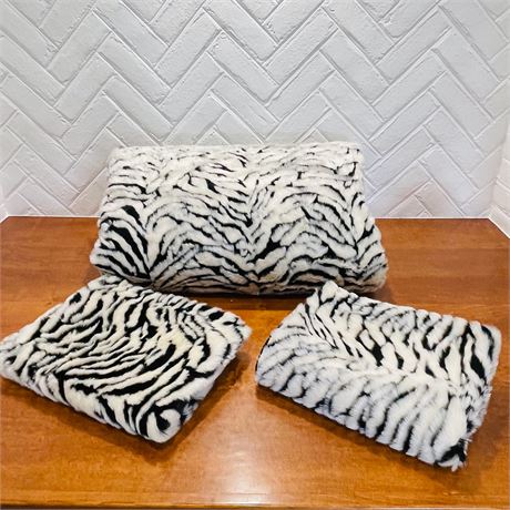 Zebra Print Plush Queen Size Duvet Cover & Pillow Shams Set