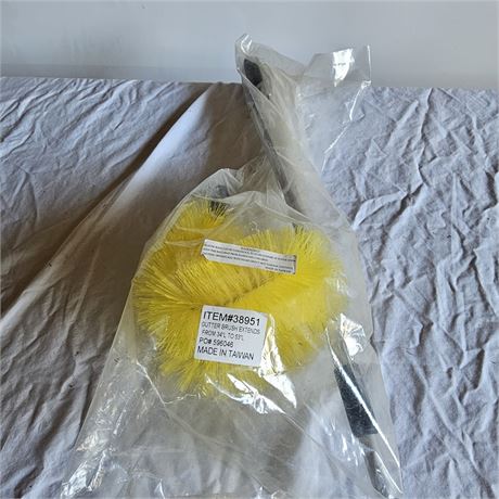 Gutter brush that extends from 34 inches to 53 inches.