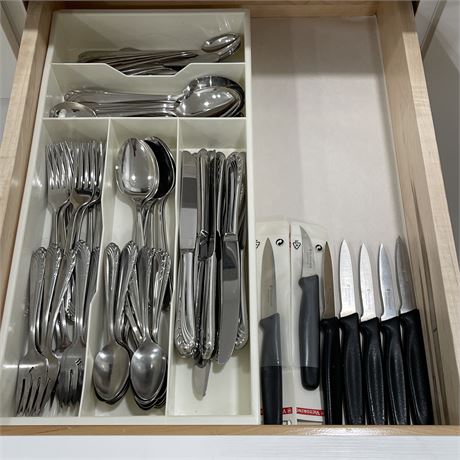 Flatware Set with Victorinox Knives and Tray