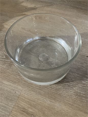 clear glass mixing bowl
