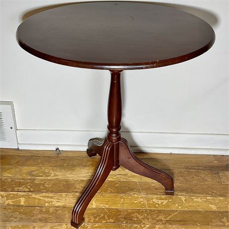 Vtg Tilt Top End Table