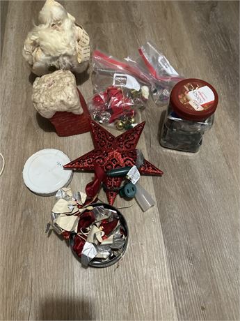 Assorted holiday decor (7 items)