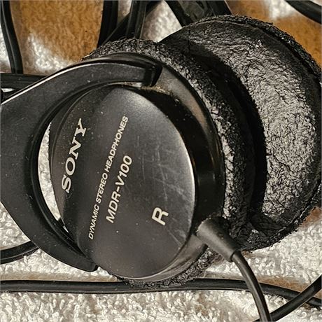 Sony MDR-V100 Dynamic Stereo Headphones.