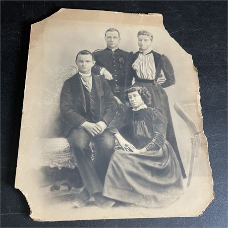 Antique US Civil War Serviceman Family Photo