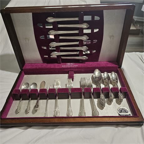 1847 Rogers Bros. IS Remembrance silverplate flatware silverware