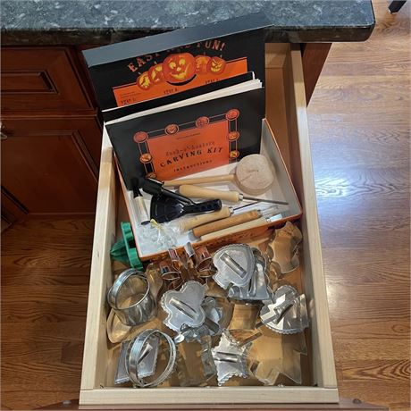 Great Variety of 17 Cookie Cutters with Pumpkin Carving Kit