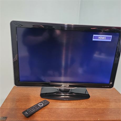 Philips 32-Inch 1080p LCD HDTV & Remote w/ Sauder Display Corner Piece TV Stand