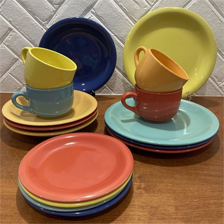 Setting for 4 Colorful Dinnerware